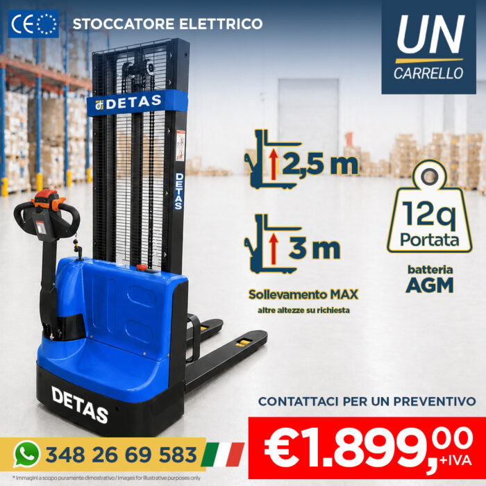 stoccatore-elettrico-detas-12q-blue-cover-01 Blue DETAS electric pallet truck in a warehouse; highlights lifting 2.5 m, 3 m reach, 12q load, AGM battery, price €1,899 + VAT.