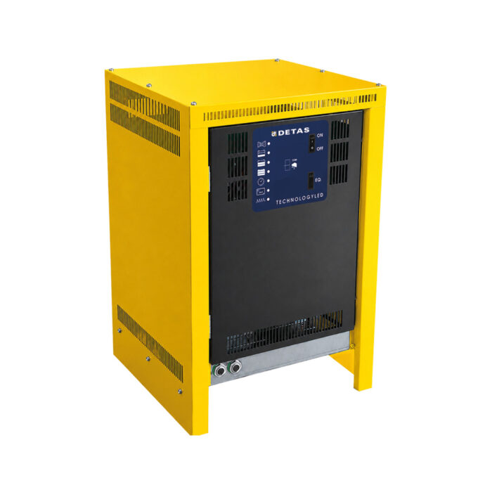 caricabatteria-berlino-80-100-detas-01 Yellow metal equipment enclosure with a blue DETAS control panel and ventilation slots on the sides and bottom edge.