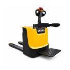 Yellow pallet jack with black ergonomic handle and foot platform; DETAS branding on the front.